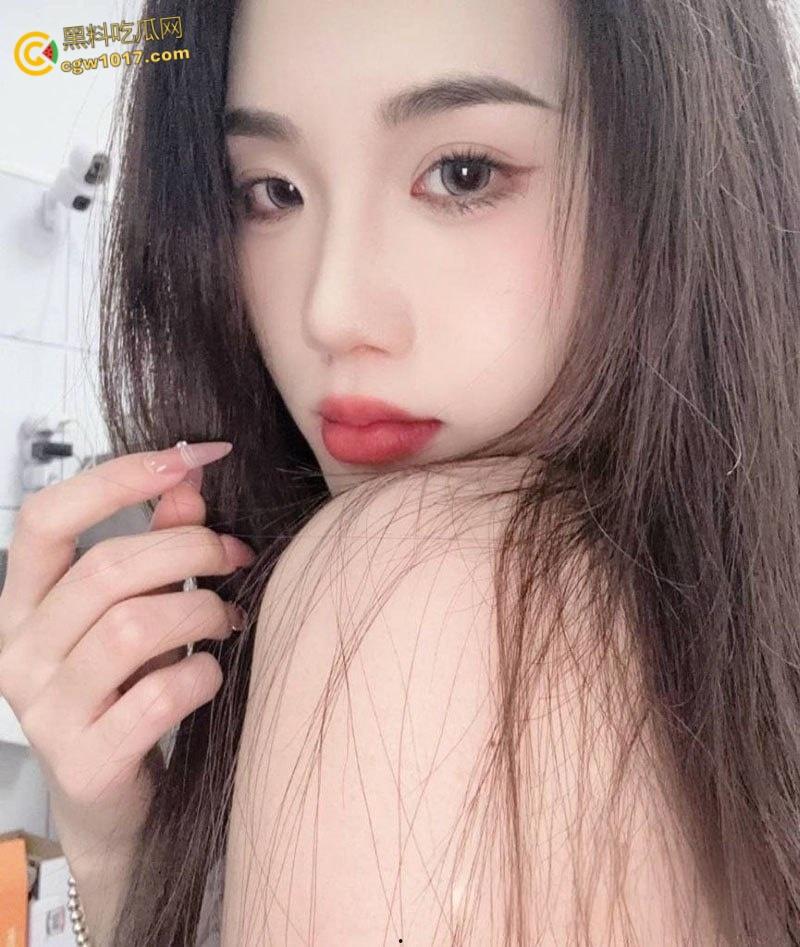 高颜值台球助教【李宇萱】，私下约炮金主被3p调教，情趣短裙包裹娇躯，樱桃小嘴猛吸大屌，后入猛操极品翘臀！-4