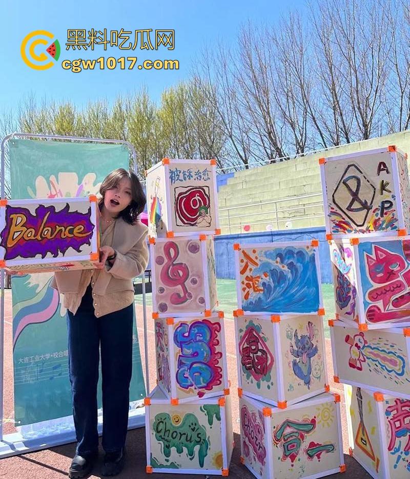 山东极品母狗【李雯琪】露脸被肏视频疯传,嫩穴夹到发音走调,男友抽插抽到她语无伦次狂叫求饶!-1