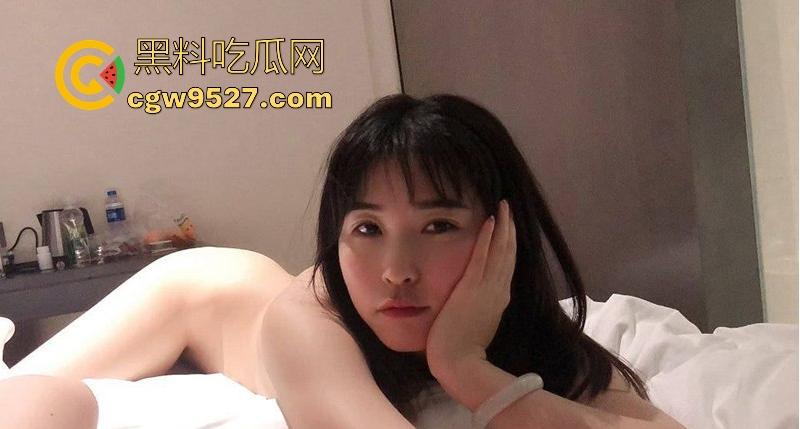 王者奔现西安小学老师，酒店反差大战，全裸沐浴露脸足交，爆操内射大玩肛交，看来带她上分确实值得！-5