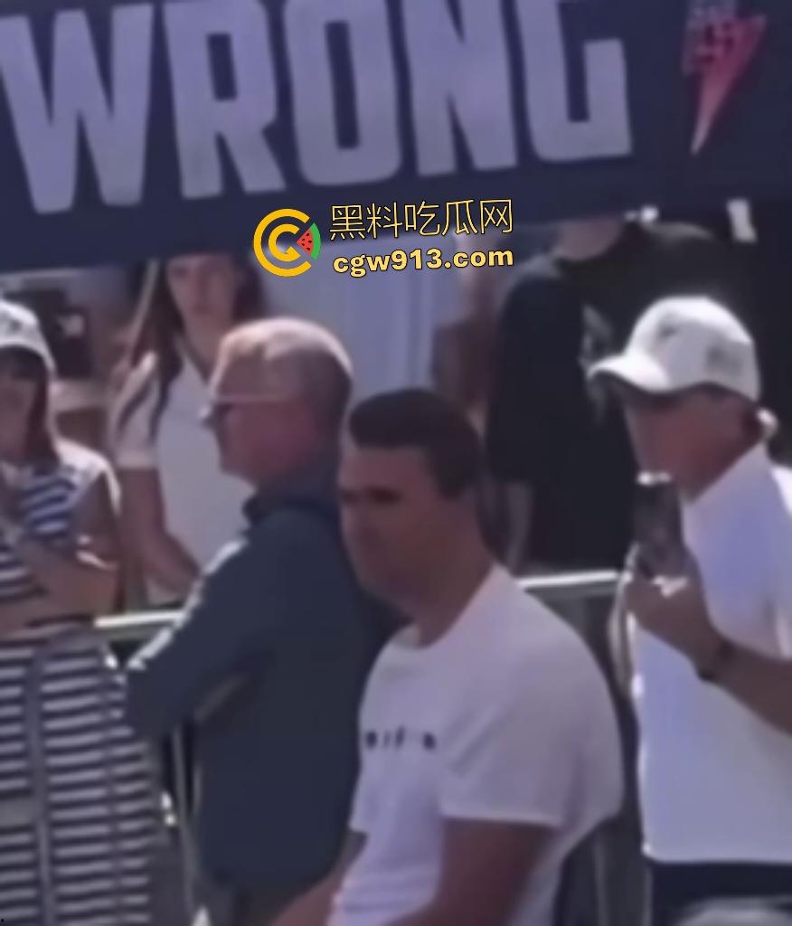 特朗普盟友【查理·科克】枪击惨死犹他谷大学!FBI全城搜捕抓住LGBTQ老人,特朗普下令全国半旗致哀!-7