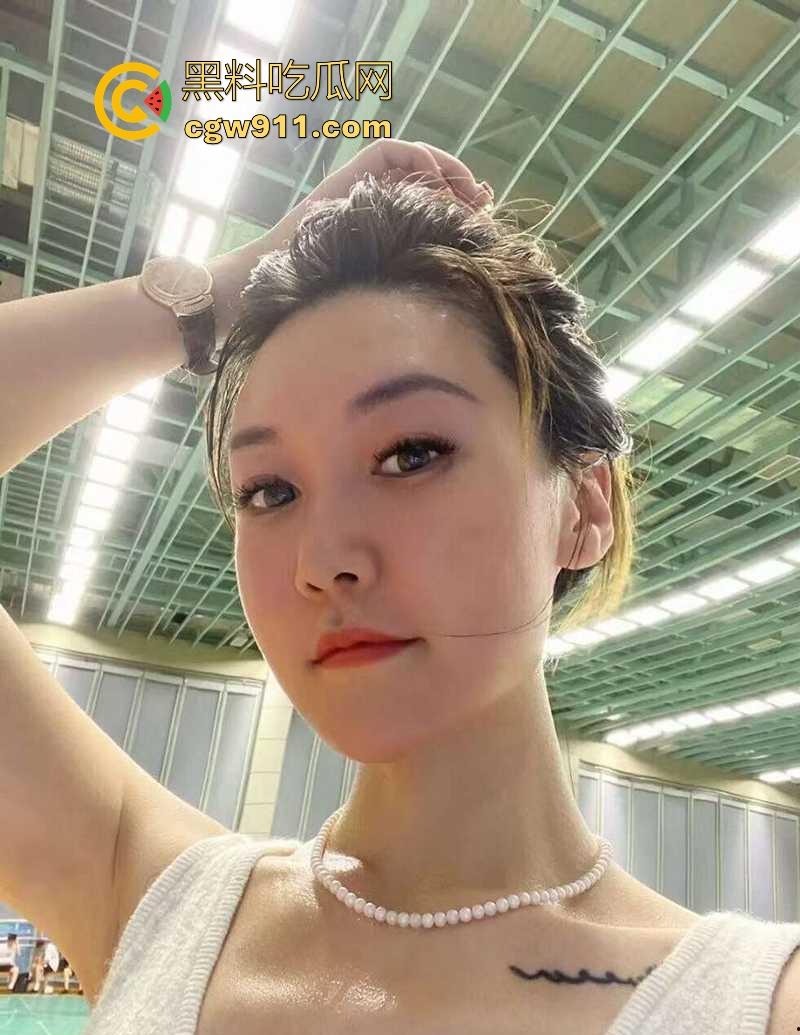 深圳化妆品老板娘【林晴甜】饥渴人妻包男小三释放欲望，脸穴同框淫骚自慰，这种年纪老虎都能榨干！-1