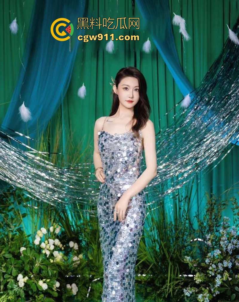 深圳化妆品老板娘【林晴甜】饥渴人妻包男小三释放欲望，脸穴同框淫骚自慰，这种年纪老虎都能榨干！-3