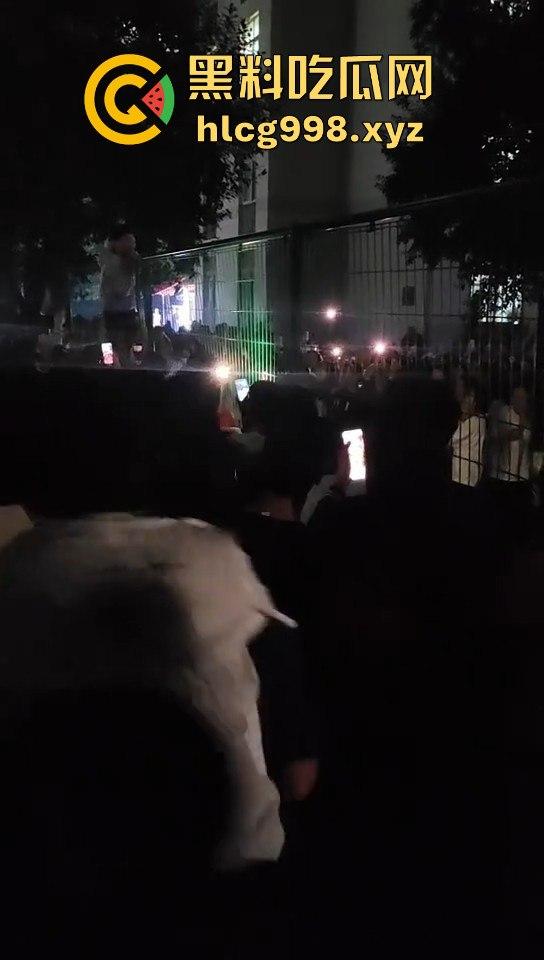 河南郑州黄河科技学院!女主用男友VIP卡狂开房,六年感情养了别人的母狗!-9