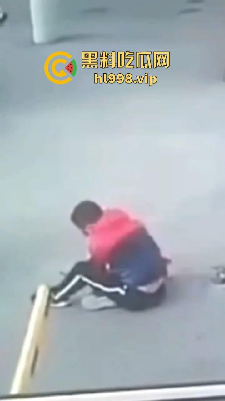 吉林初二男生被同学霸凌 父亲持刀怒杀校霸 太血腥但太爽了！-5