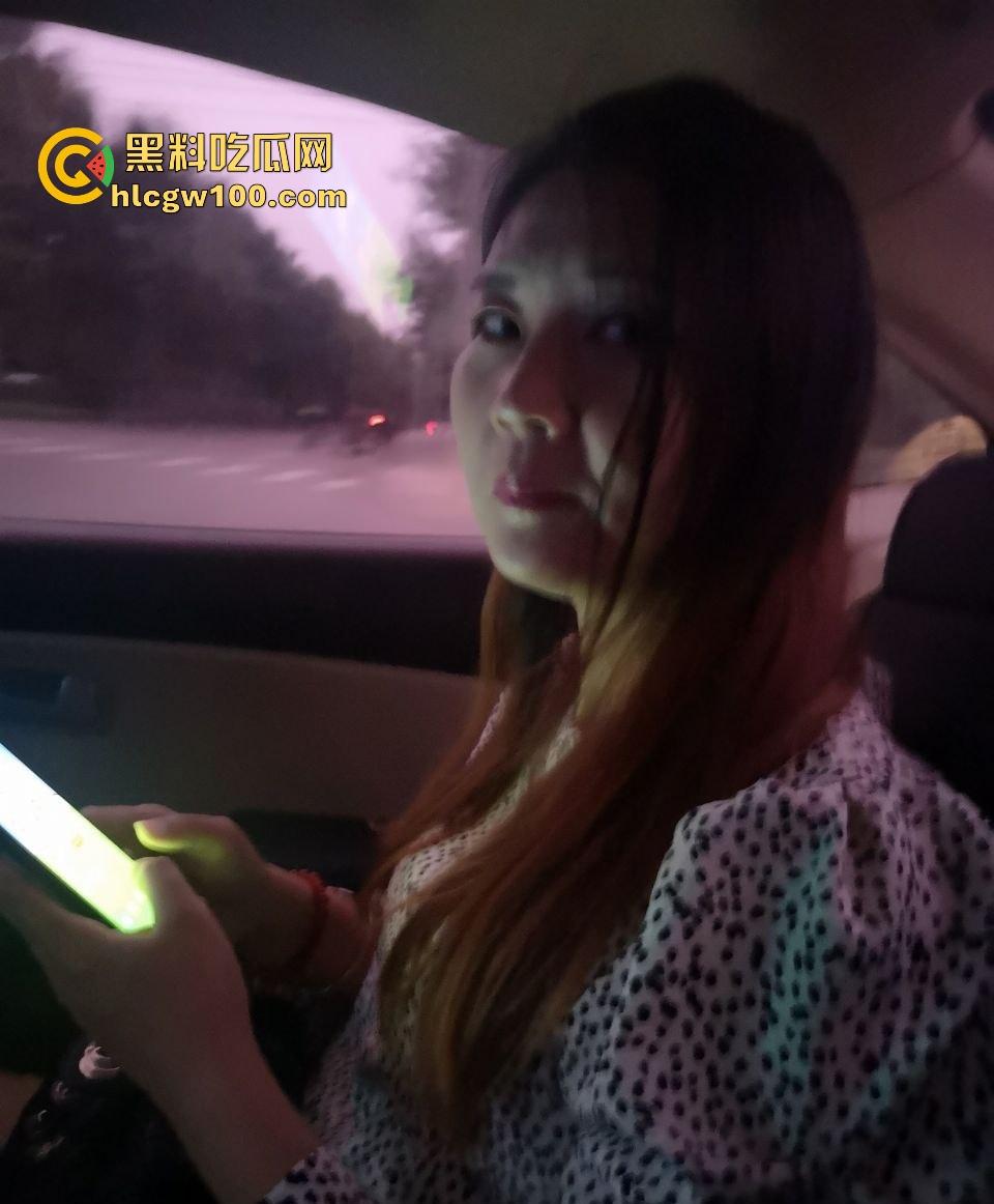 济宁露脸黑丝骚逼人妻，背着老公淫趴开局，KTV换黑丝开干一路到酒店，被四男轮到逼都肿了也不怕老公发现？-2