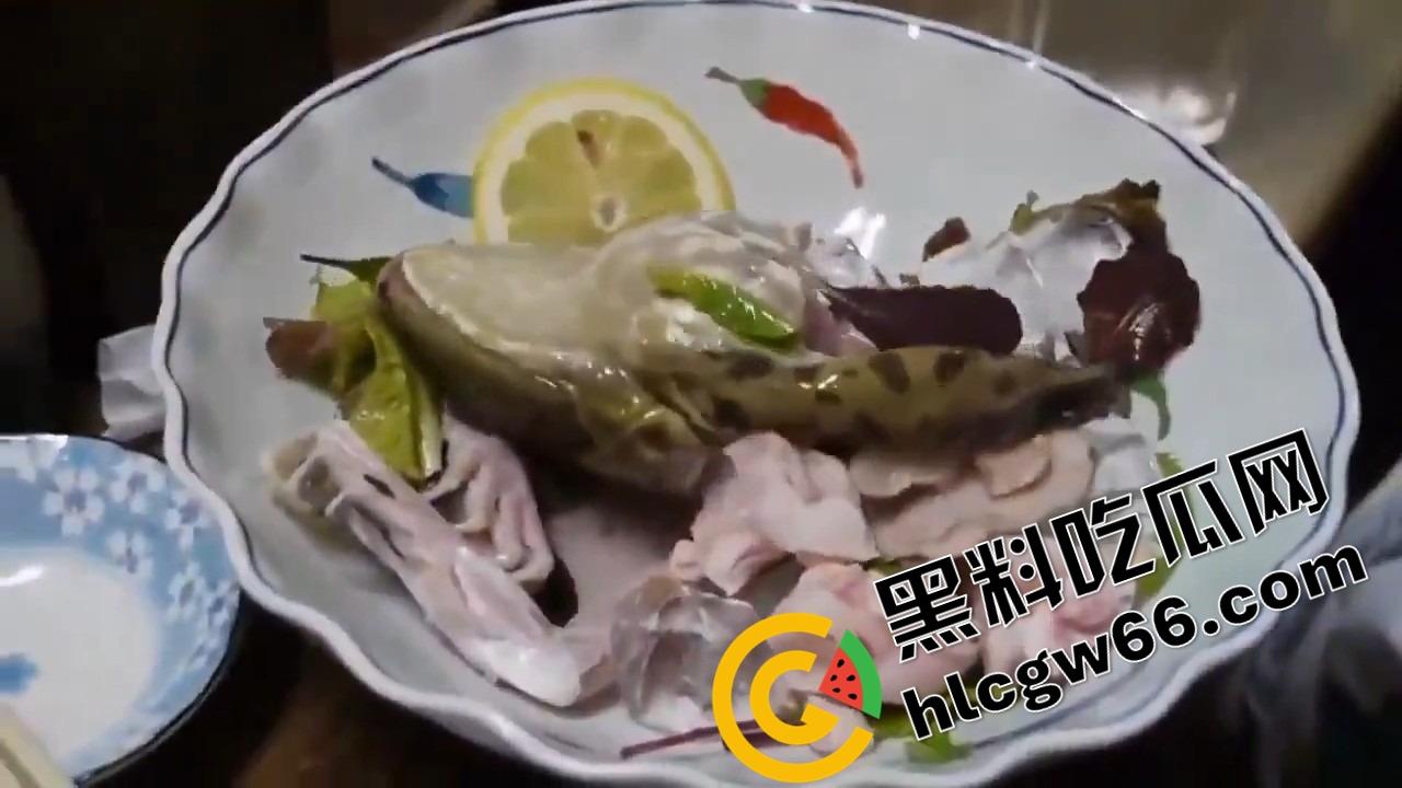 蛙蛙刺身,现杀现吃!上半身还在挣扎,下半身已经下肚,小日子这口味是真敢整!-2