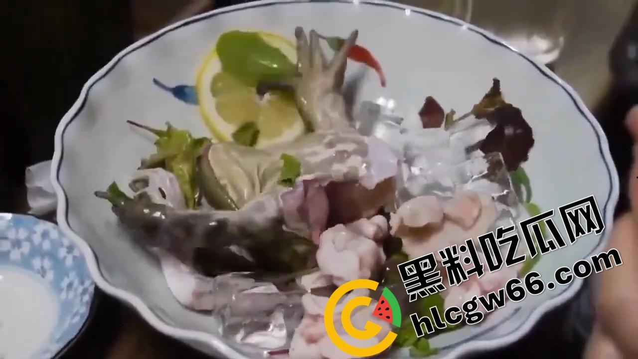 蛙蛙刺身,现杀现吃!上半身还在挣扎,下半身已经下肚,小日子这口味是真敢整!-3