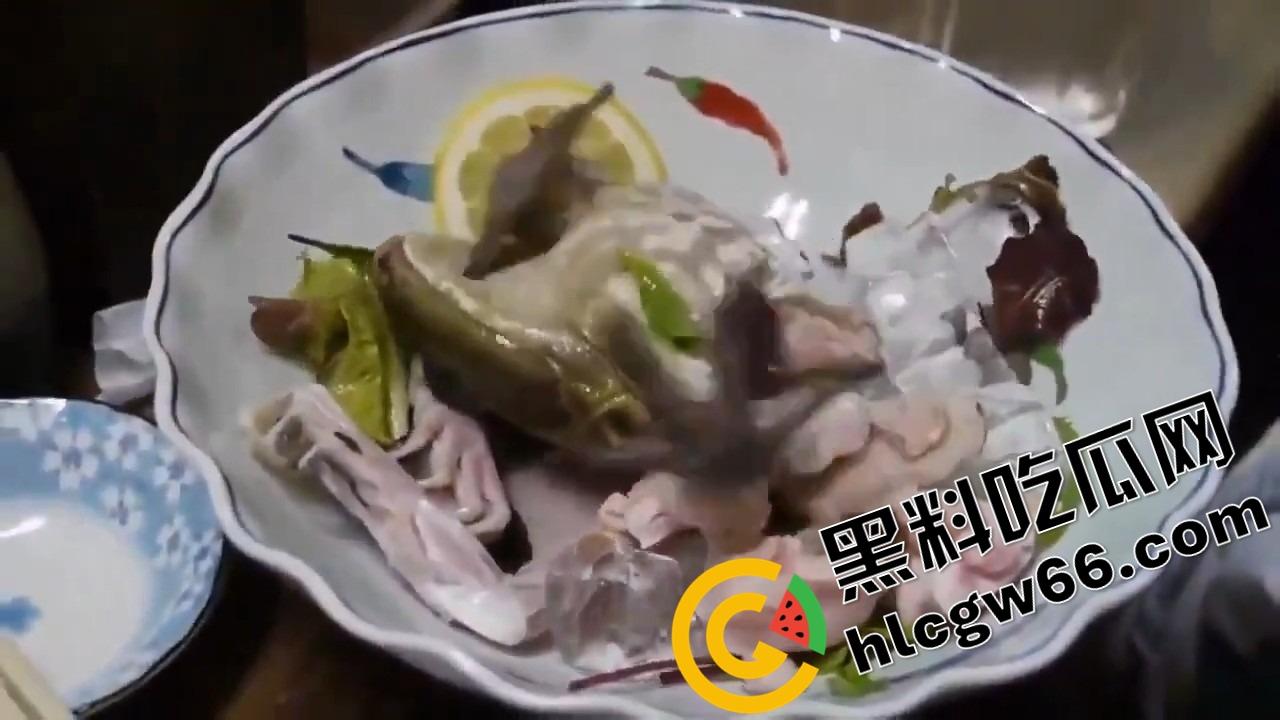 蛙蛙刺身,现杀现吃!上半身还在挣扎,下半身已经下肚,小日子这口味是真敢整!-9