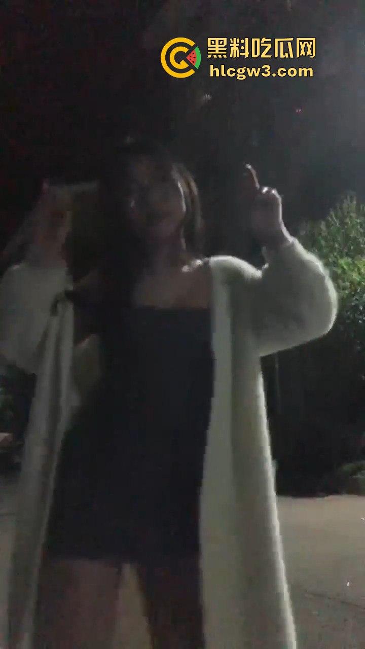 爱跳舞的反差眼镜娘【曹伊宁】和男友自拍流出 娇喘连连自动打桩机式疯狂  一秒变母狗!