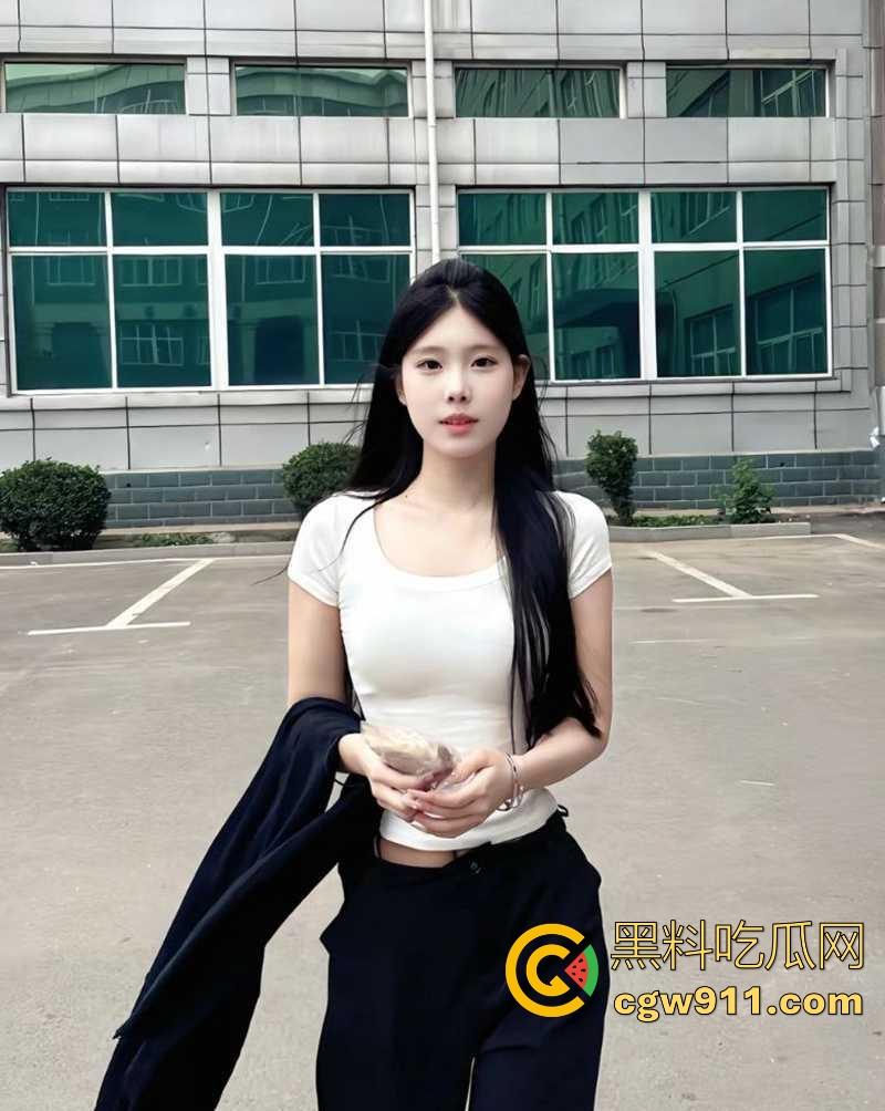 河北肃宁颜值小美【陈丽芬】清纯学妹穿情趣黑丝，撅臀挨操超会呻吟，小穴黝黑淫水泛滥，纯反差骚婊！-1