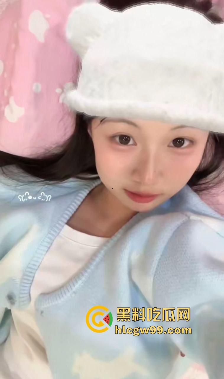 广东粉系JK小萝莉【田晶晶】黑丝大长腿配小皮鞋，男友撕破黑丝中出内射，这种贱狗带套都是对逼得不尊重！