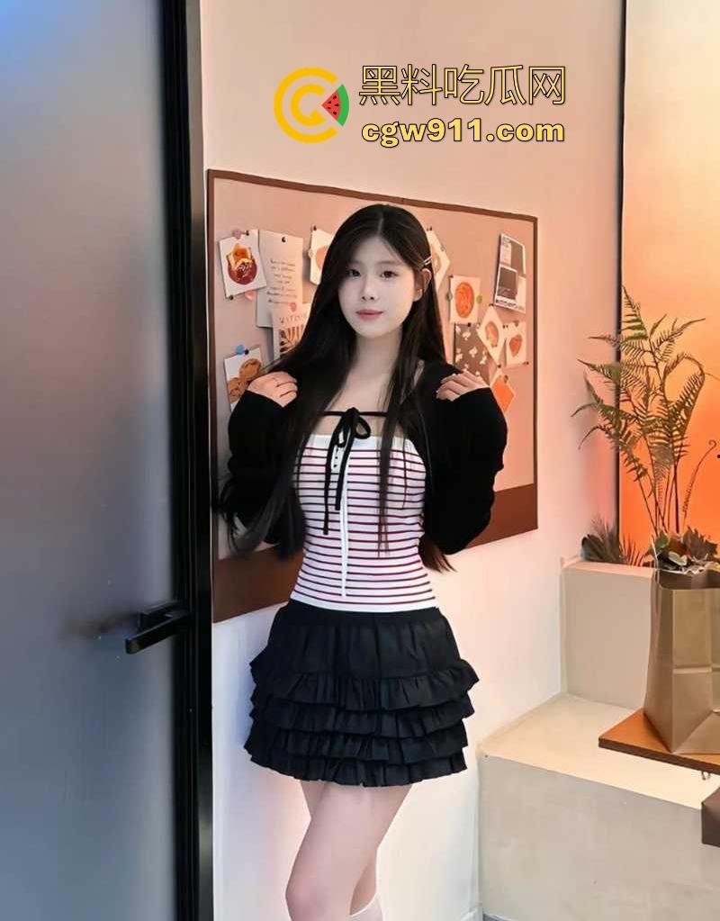 河北肃宁颜值小美【陈丽芬】清纯学妹穿情趣黑丝，撅臀挨操超会呻吟，小穴黝黑淫水泛滥，纯反差骚婊！-6