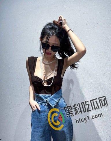 重庆某传媒公司主播 超喜欢上位的反差婊 李娜 被曝光！白浆很多最爱无套内射 真是个极品骚逼啊！-4