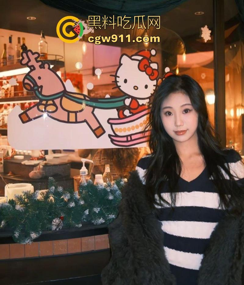 成都高颜值尤物【李曦奕】被男友双指扣穴狂插淫水四溢喷溅,口交深喉后入女上骑轮番上阵,十足的性瘾母狗!-5