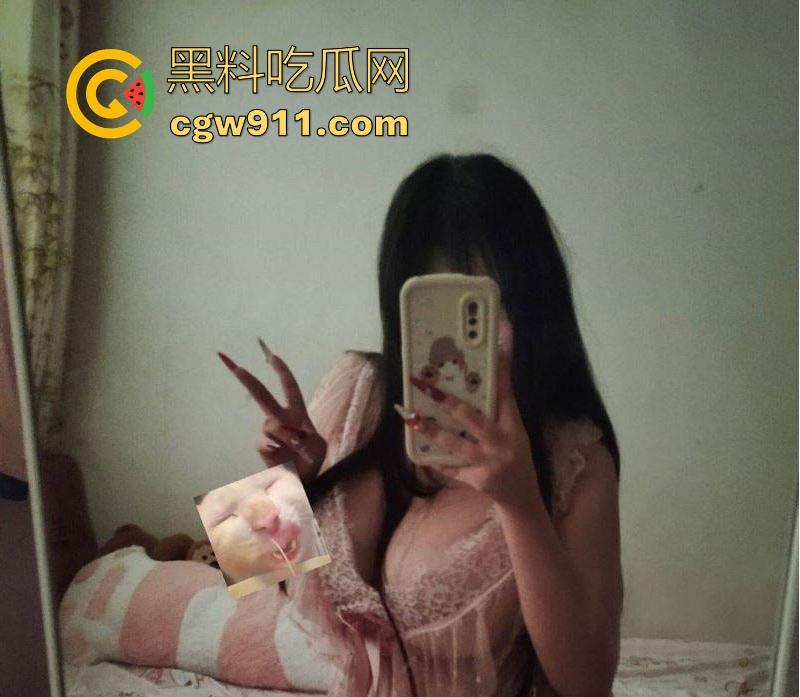 瓜友投稿！广东师范学院巨乳坦克女网调视频流出，逆天大奶为金主爸爸尽情展示，揉捏喷奶浪叫连连，反差拉满！-7