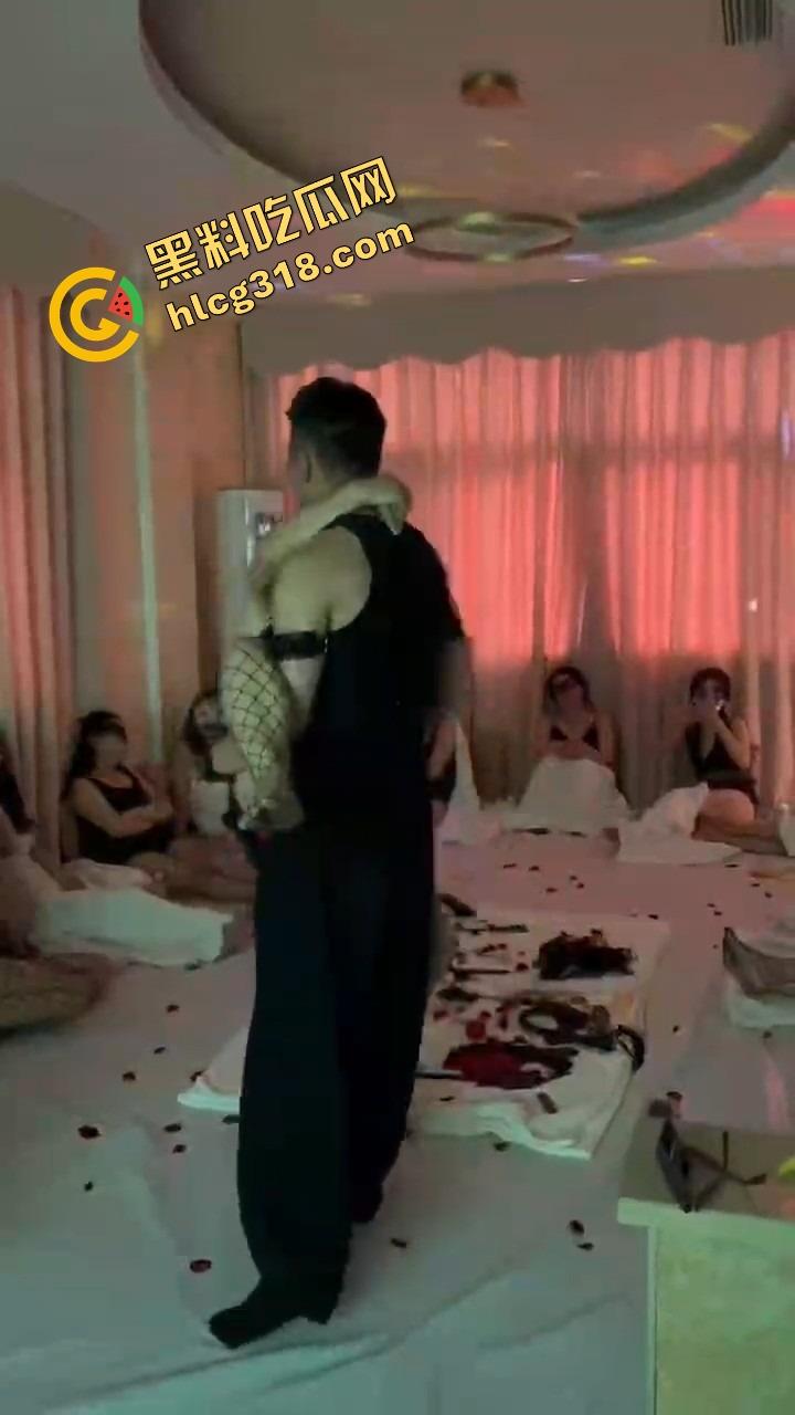 驭夫之术上线，人妻戴面具现场上课，学习如何制服男人的小老弟，老师亲自演示体位口活本事实战！-10