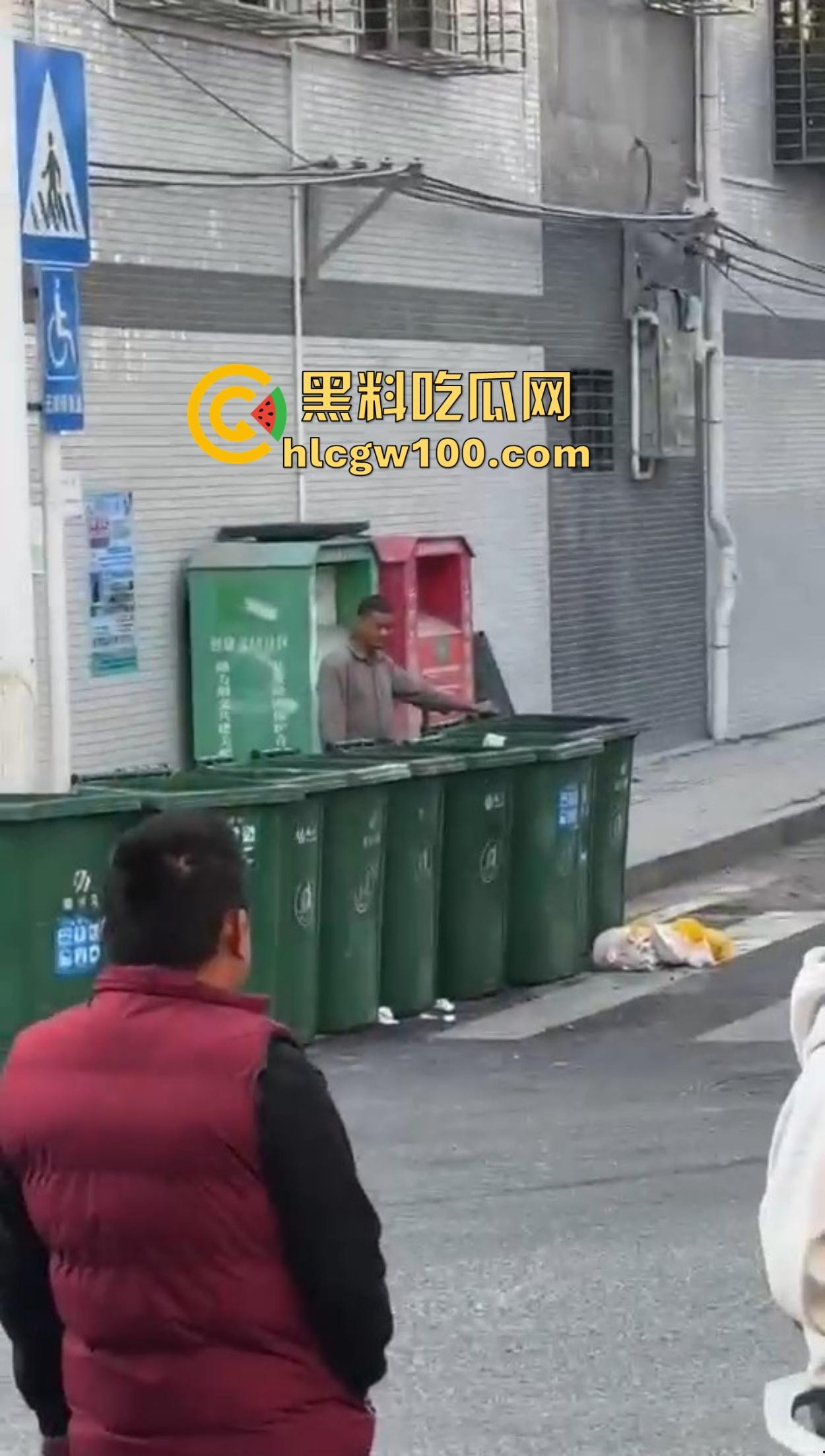 揭阳揭西持刀男子街头闹事，被警察堵墙角带走，快过年了非要进去蹭皇粮！-2