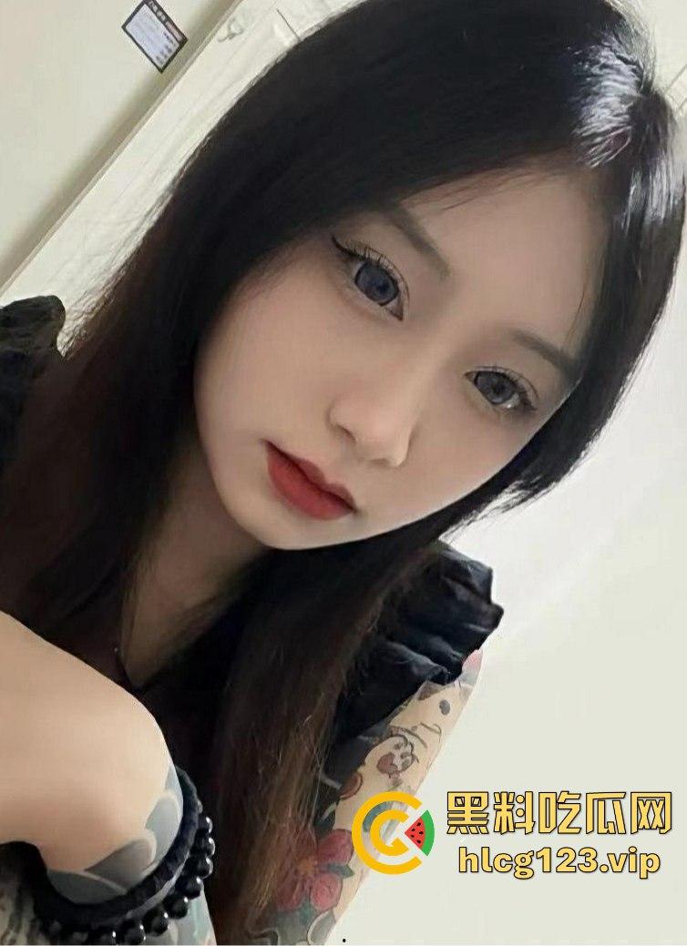 河北邢台快手网红吴媛媛吸毒后大街裸奔!性感长腿翘臀,精神小妹彻底玩嗨学狗爬行!-2