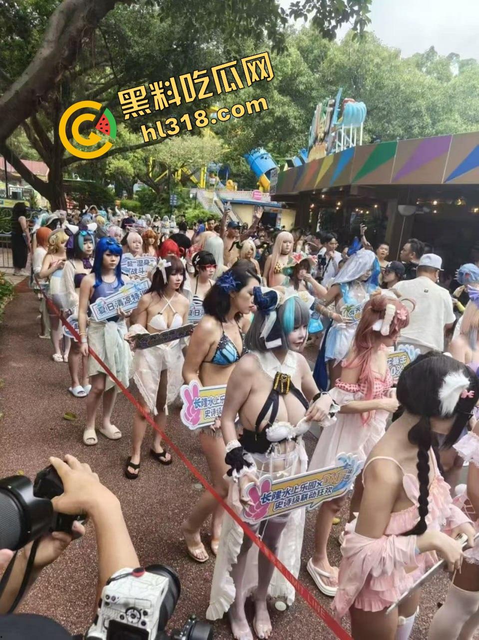长隆水上乐园coser骚出天际,大奶全露只贴乳贴,B站活动胸前两根吊带全场男人看直眼,这波冲到飞起!-1