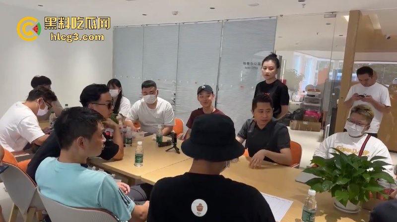 权没维上 还交了20块停车费?极氪背后的生存之战 极氪车主彻底破防 老车主拉横幅维权-13