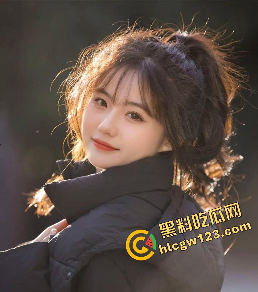 青岛极品幼师露脸抠逼泄露，讲完童话回家自慰表情媚到不行，骚到像开了九次房后再爱一次的脸！-5