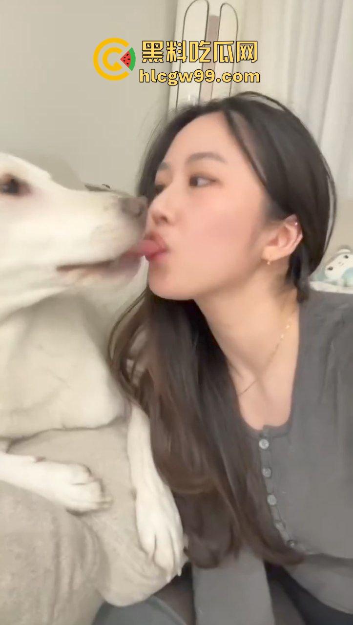 逆天炸裂反差母狗人兽交配！御姐骚鸡与自己宠物狗舌吻互舔亲嘴接吻，这是哪位兄弟转世成功了？-4