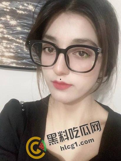 新疆出差认识的哈萨克族学生妹 比混血儿还带劲的少数民族 聊了几天主动提出要约 那肯定要好好满足她！-2