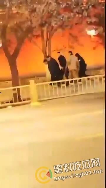 全网封禁！黑色轿车冲进中南海新华门事件原视频-1