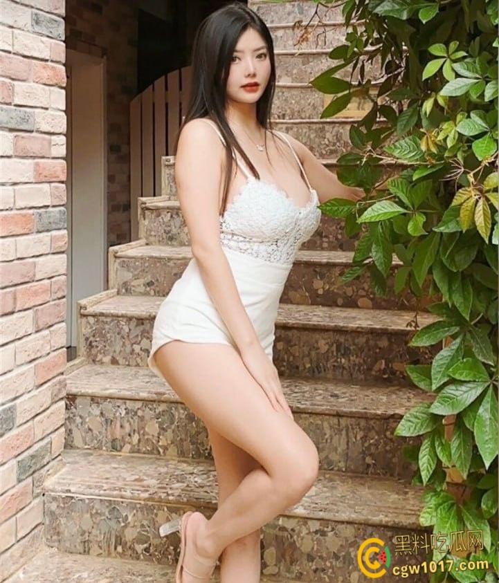 台湾巨乳肥臀黑丝性感大长腿反差母狗【mie】，土豪重金购买自慰抠逼肛塞，性感巨乳丝袜自慰嫩穴，假屌猛插嫩穴白浆四溢。-2