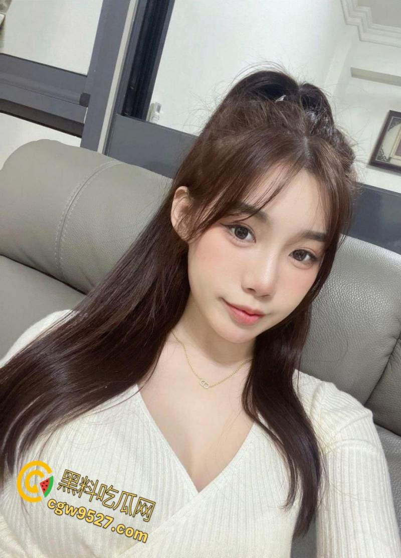 极品嫩妹【童雅乐】害羞了不给拍,但是主动撩骚摸屌可不是这样的,挡脸口交超刺激,越害羞就越兴奋 !-1