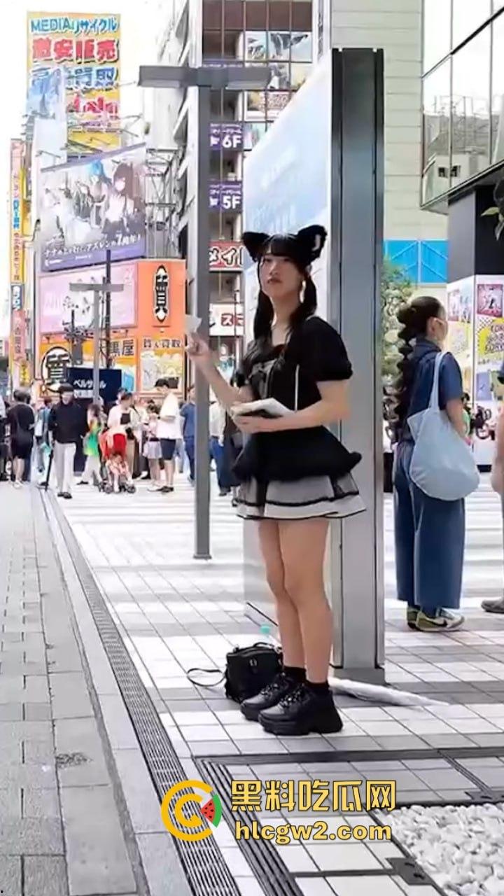 宅男天堂！实拍日本街头让人眼花缭乱的精致站街少女 多少钱可以带回家？-11