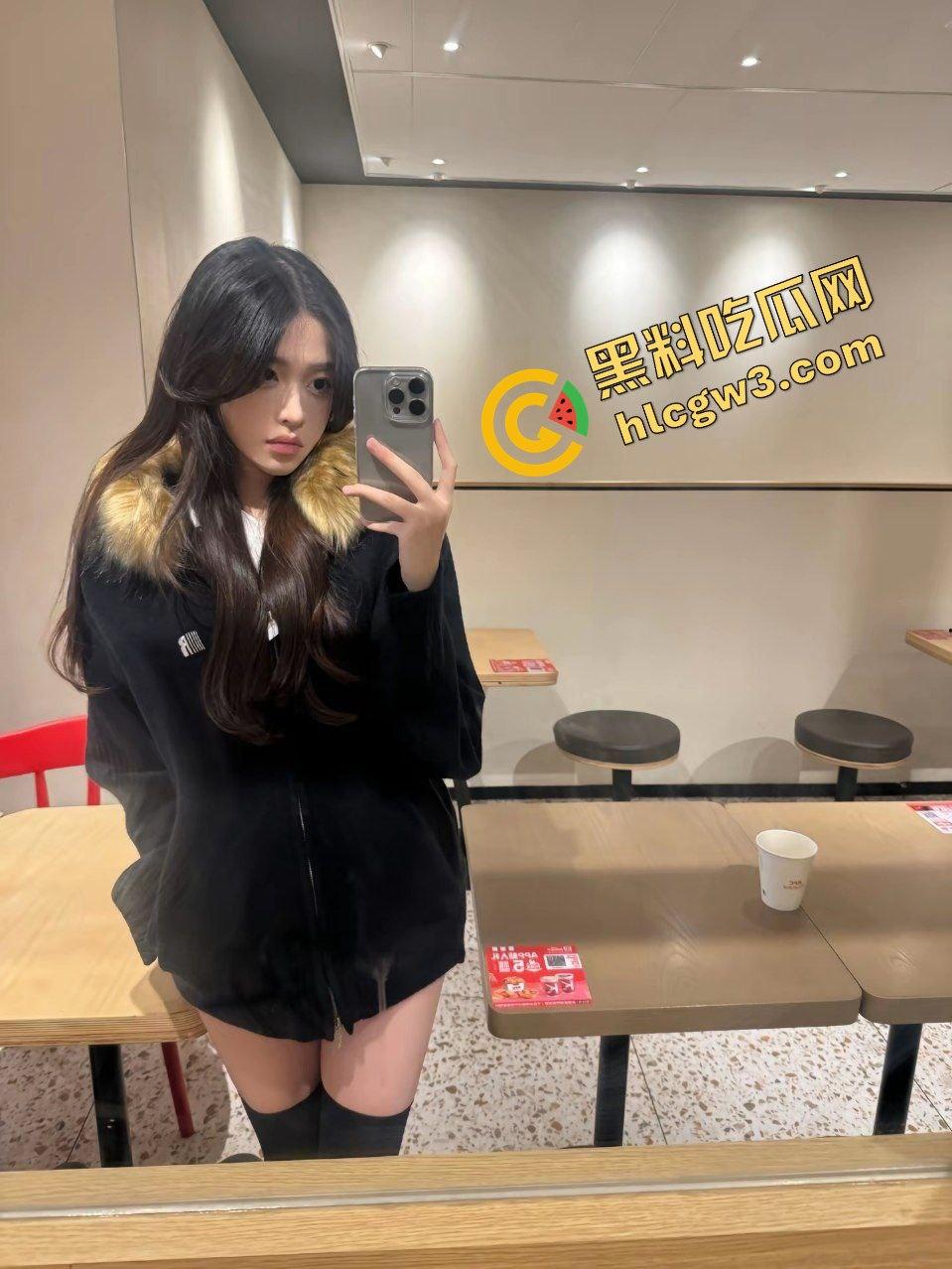 抖音极品美腿反差骚鸡服装网红『鹿子瑜』私下与金主激情 大长腿被抬起猛插粉嫩骚逼！独家曝光！-4