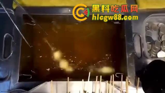 台妹大奶真空炸鲜奶，奶香四溢晃得人神魂颠倒，炸的不止是奶 是我的理智，夜市鲜奶西施让我一口都不想放过！-4