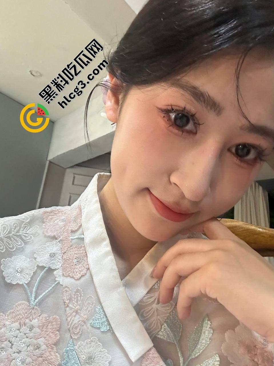 一狗两主！徐州医科大学反差拜金女神『姚婷』按头口交 暴力后入 轮流来操 记录性爱视频泄密流出-3