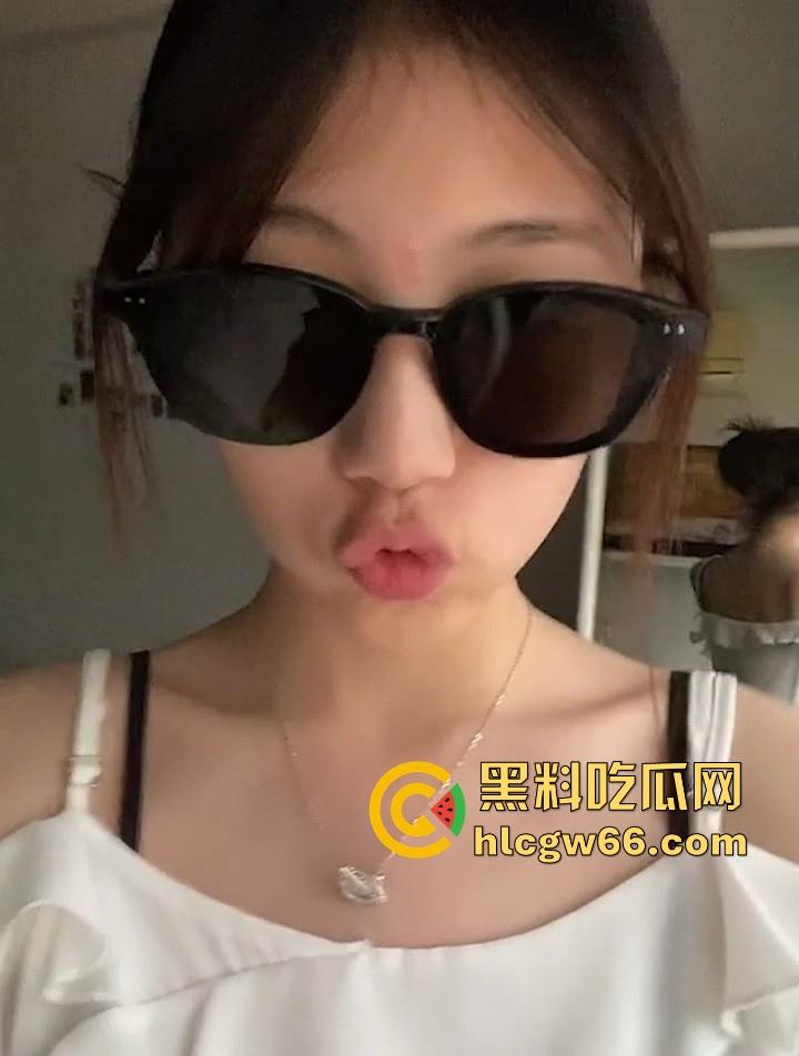 极品反差高中生【林如雪】蜂腰嫩穴人前女神白月光人后校服诱惑 暴力揉捏嫩乳大展母狗风范！-3