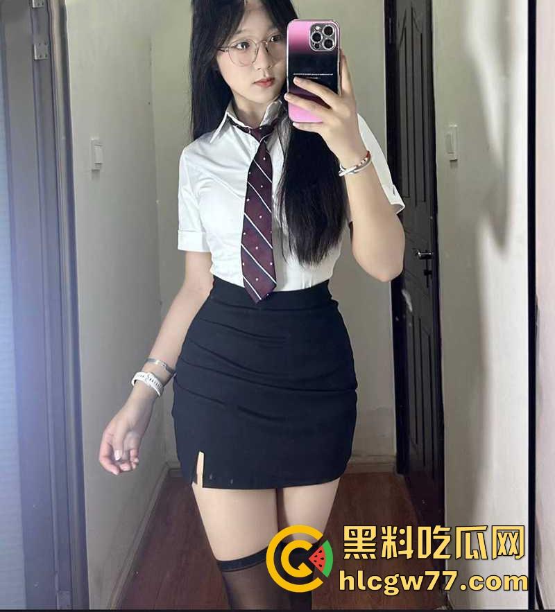 山东师范大学校花【郭心雨】性爱视频流出，黑丝母狗约炮健身教练 超级大长腿诱惑十足！-3