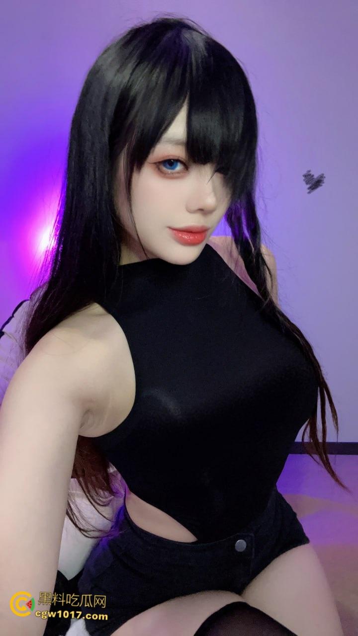 极品福利姬【九言】，COS化身圣洁修女，巨乳乳交阳具挑逗，露奶白丝吸奶器自慰，妖娆舞姿超强性张力！