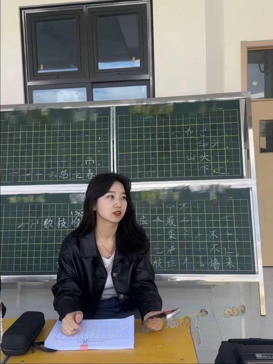 小学语文女老师【左茜】，被男友玩腻后曝出女老师，如此清纯在别人胯下竟是一条母狗！-3