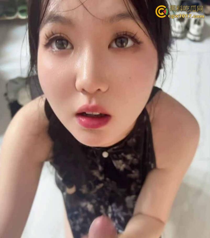 浙江温州商学院清纯眼睛妹【杨梦婷】，与男友酒店开房露脸口交，闭眼撸管口交满脸享受，反差十足 ！-3