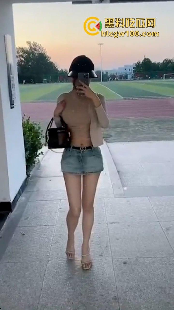 高颜值女大学生【牛奶可可】 外表斯文乖巧JK妹私底下却是骚浪母狗约炮 各种户外露出视频被曝光-4