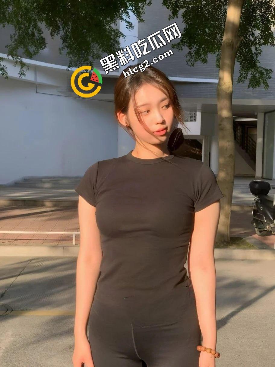 抖音福建师范大学顶级骚贱母狗『林芯卉』跑到男友宿舍做爱 洗澡裸拍私密视频泄密流出！-4