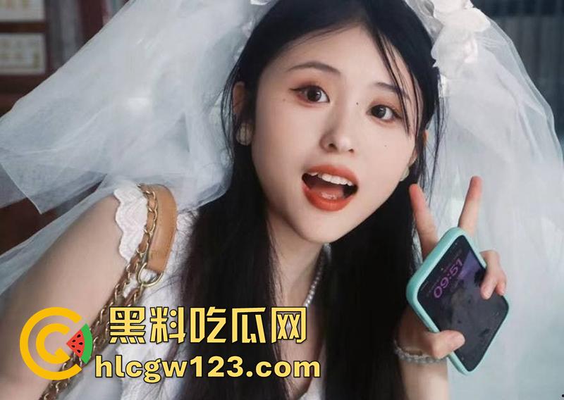 四川大胆小叔操黑丝军嫂，趁哥哥人在部队和嫂子乱伦，还穿开裆黑丝令人咋舌，性爱自拍流出！-4