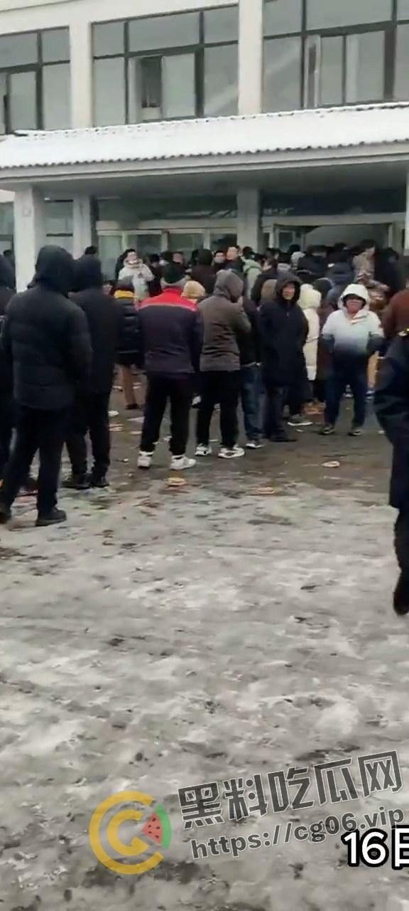 河南太行物流连夜卷款跑路 商户们维权无果 去省政府维权遭到警察殴打驱赶-7