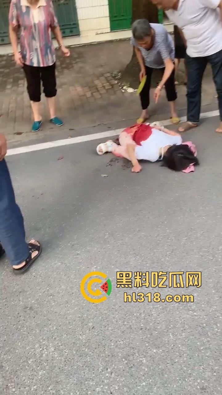 湖南省耒阳发生一起血腥命案，一个报复社会的青年，拿刀随机砍人，以至3人当初死亡，嫌疑犯在逃！-7