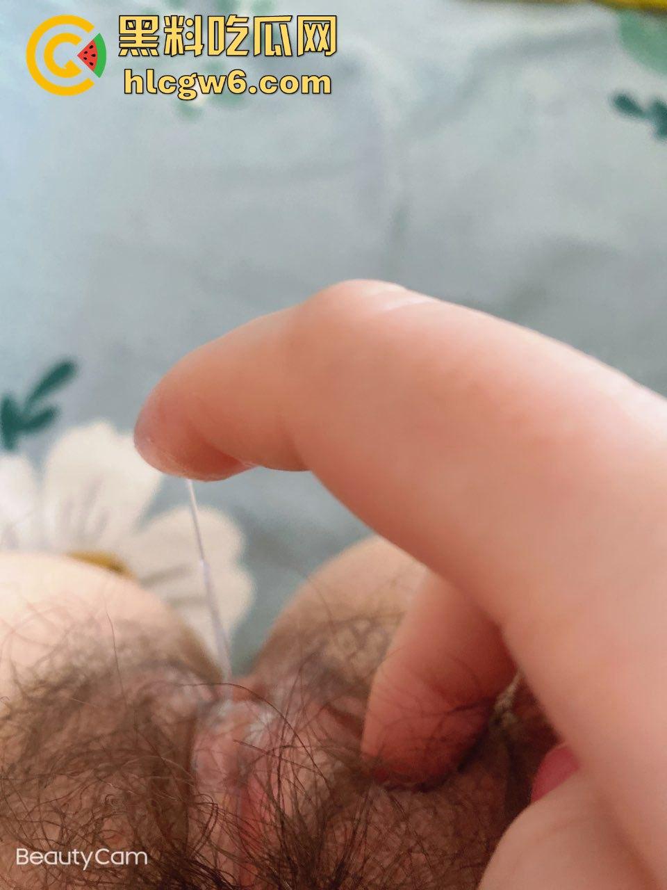 潮汕23岁学生妹约炮视频外流！清纯学妹口交捂脸掩骚浪，明明全懂还装得一副娇羞样，这货太能玩了！-3