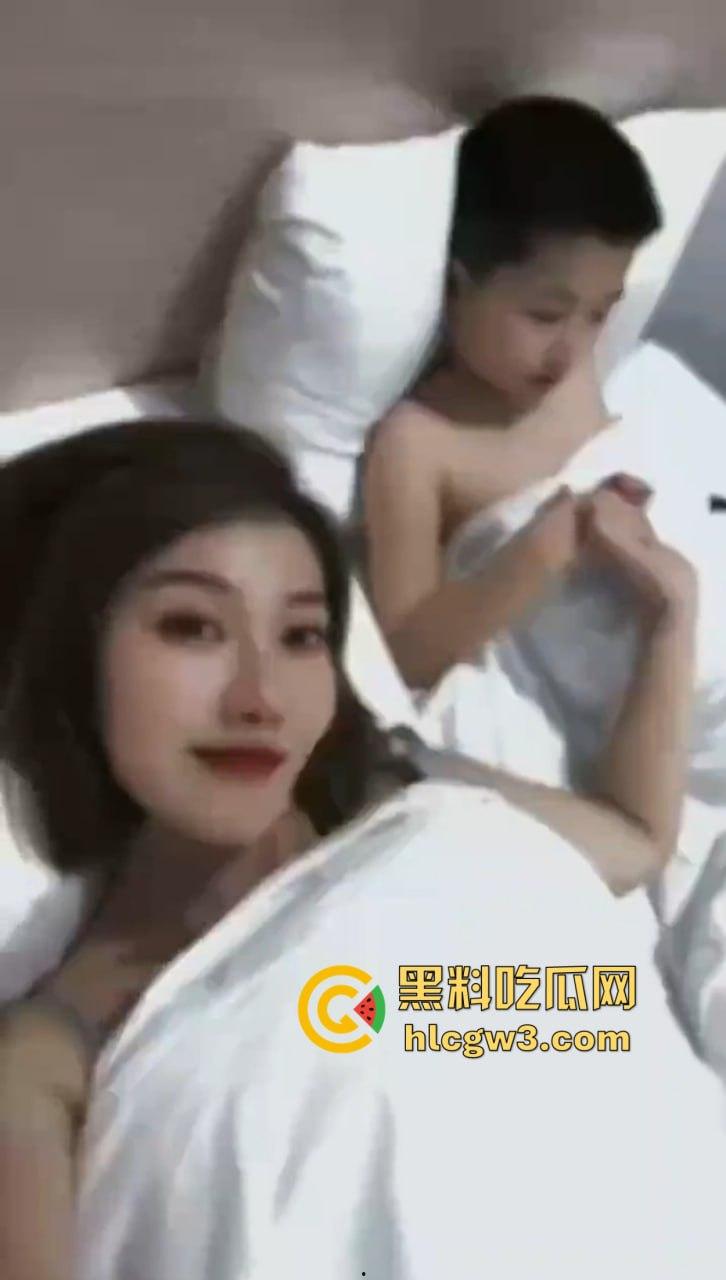 山西长治模范教师成教育界耻辱 张老师出轨男学生床照丑闻曝光 小屁孩都敢搞，露骨聊天记录看完全校轰动！-15