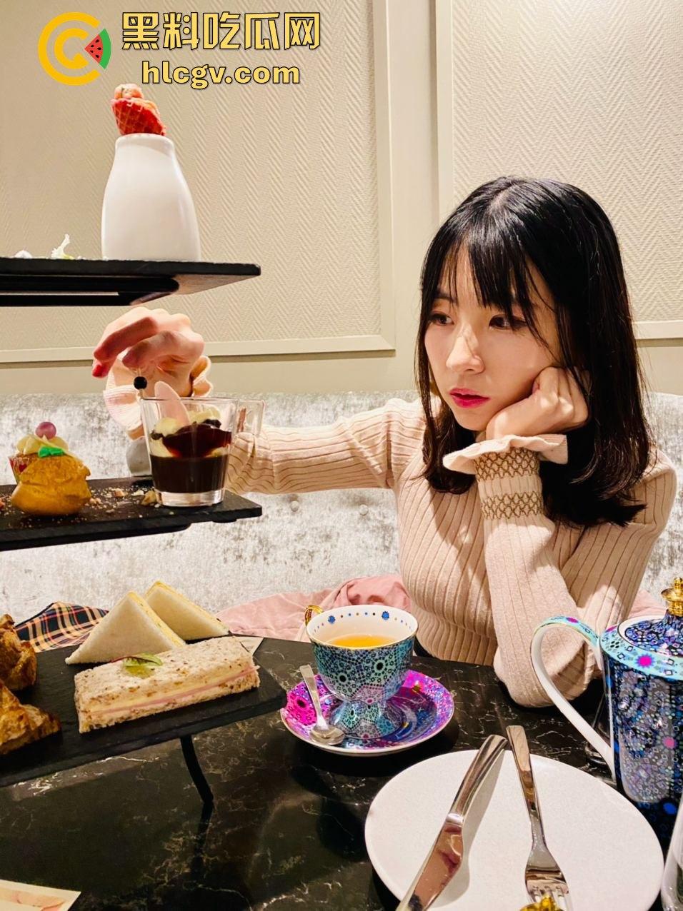 校花『李思思』娇小白虎视频外泄，青海艺术学院一夜爆红！淫像销魂这实力直接进传媒了吧？-4