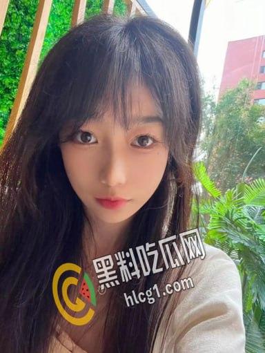 刚上大一的新生学妹 被拿下 小穴和奶子都发育的不错 特别是那诱人的奶子 床上还犹如母狗般主动！