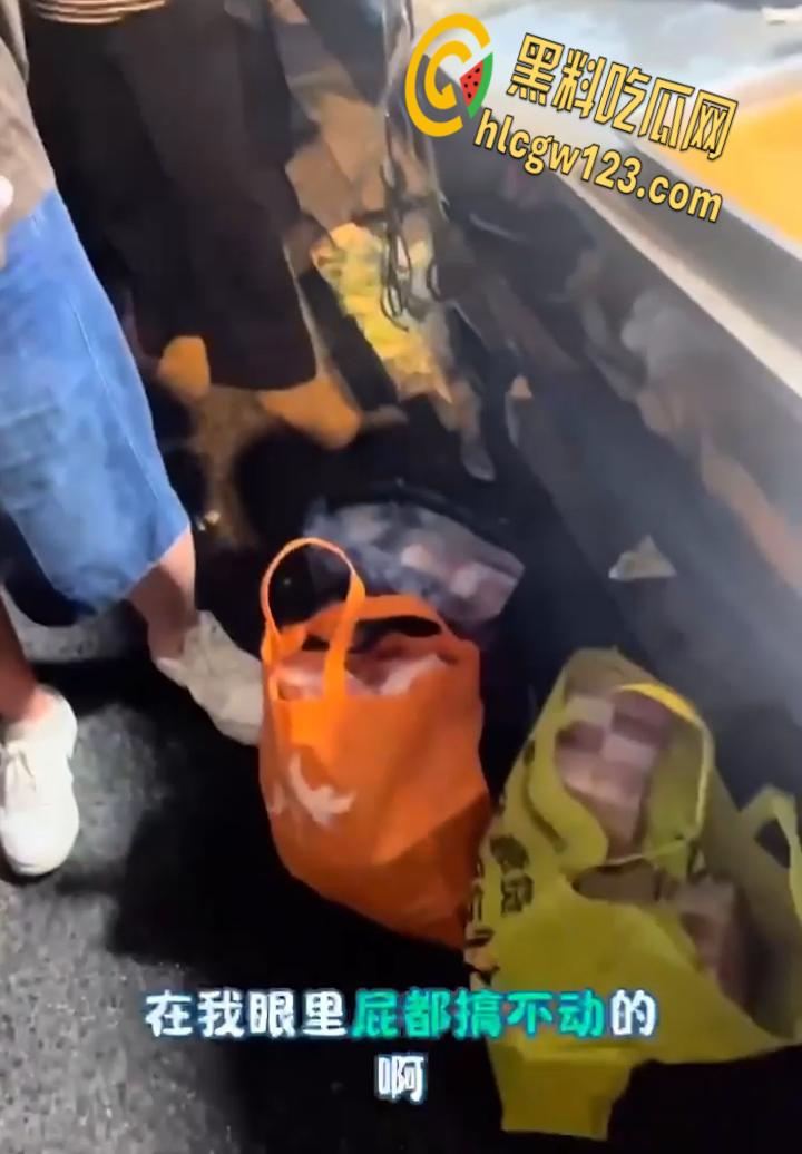 宝马哥豪掷300万现金街头撒钱，霸气扬言买奔驰砸烂，钞票狂舞撩爆全场！-7