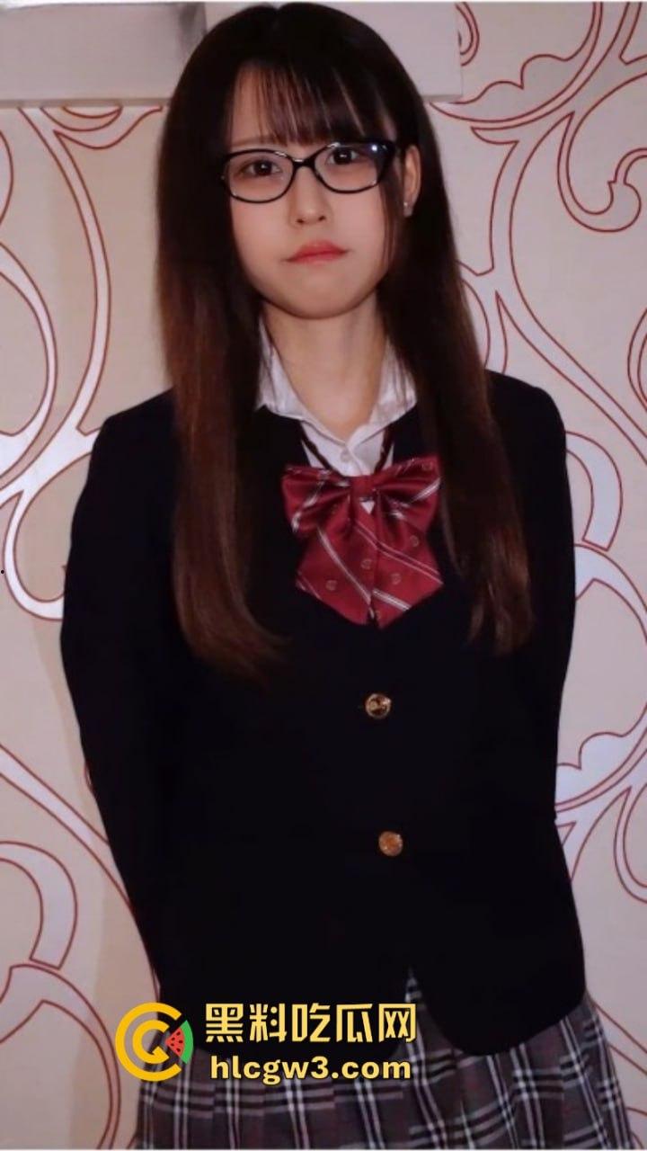 福建漳州Jk清纯眼镜妹【陈颖儿】被金主抓脚掰穴暴力抽插视频流泄 文静只是外衣 实则榨精专用机